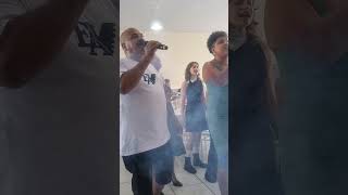 🎤✨ Karaokê Festa Clientes Cantando quotEvidênciasquot de Chitãozinho amp Xororó 🎶❤️ [upl. by Aliahs]