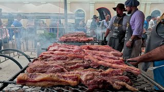 Churrasco gaúcho na rua 500 kg de costela 300 kg de linguiça ovelha na estaca e paella campeira [upl. by Mag]