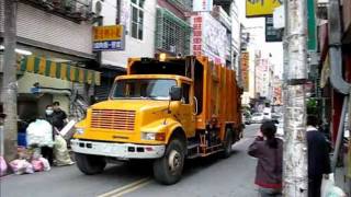 Müllwagen in Taiwan  Taiwanese Garbage Truck [upl. by Claude]