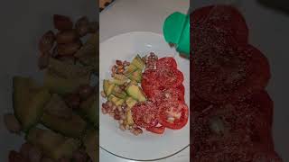 Santé en sports Salade davocat tomate arachides huile dolive ail Pour alimenter le corps [upl. by Micheal976]