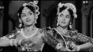 Padmini vs Vyjayanthimala dance competition Raj Tilak 1958 [upl. by Jose270]