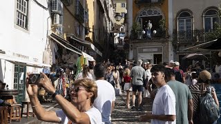 Comment Lisbonne une des destinations ibériques les plus prisées gère le surtourisme [upl. by Cyb]