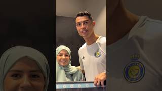 Cristiano Ronaldo received a gift from Fan ❤  هدیه یک هوادار به کریستیانو رونالدو [upl. by Ahsieyn585]