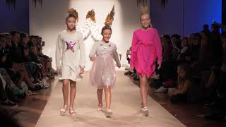 DESFILE PETIT STYLE WALKING OI18  MADRID [upl. by Huggins]