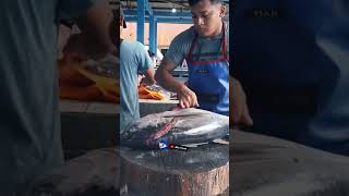 Tuna cutting skills fyp tuna fish fishcutting tunacuttingskills tunafishcutting food seafood [upl. by Ikcin777]