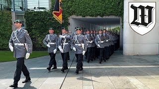 Preußens Gloria Militärische Ehren Stabsmusikkorps der BundeswehrWachbataillon BMVg 10072023 [upl. by Ikcim384]