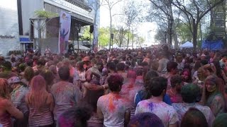 Hundreds covered in bright colors in New York to celebrate Holi [upl. by Armmat]