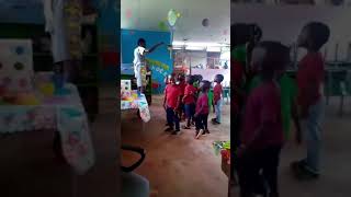 Taalles woordenschat op de voorschool in Brownsweg Suriname [upl. by Bough]