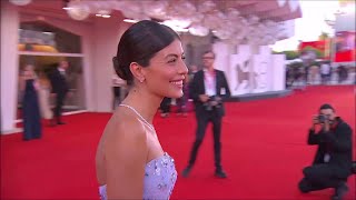 Venezia81 Alessandra Mastronardi incantevole sul red carpet del film quotBattlefieldquot  31082024 [upl. by Hersch5]