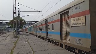 02570 Humsafar Express New Delhi  Darbhanga [upl. by Eitsirhc]