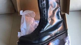 Dr Martens and Vetements ankle boots unboxing [upl. by Mallina]