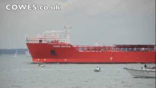 Yacht crashes into super tanker Cowes Isle of Wight [upl. by Frederik86]