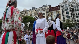 Vals Gigantes Itzurun Donostia  Aste Nagusia 2023 Semana Grande 13082023 Pza Cataluña [upl. by Adnolohs]