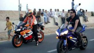 r1 2007 vs cbr 1000rr 2005 [upl. by Turk]