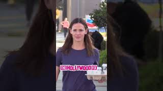 Jennifer Garner Shows Off Her Natural Beauty With No Makeup While Picking Up Her Morning Coffee [upl. by Bradski]