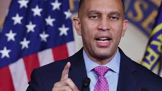 House Democrat Hakeem Jeffries stands by Eric Adams amid resignation calls [upl. by Casanova]