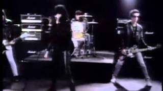 The Ramones Merry Christmas I Dont Want To Fight Tonight [upl. by Ettenrahs]