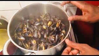 MOULES AU CURRY recette facile et rapide  COOKING WITH KEITH SHEIK [upl. by Gainer]