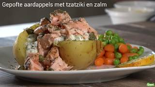 Gepofte aardappel met tzatziki erwtjes en zalm [upl. by Annoj]