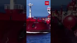 🚢 Greenpeace проти quotтіньового флотуquot Екоактивісти борються з танкерами підсанкційних країн [upl. by Ahsiyt748]