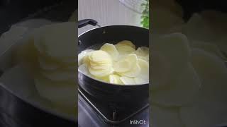 How to make crisps at home trendingvideo food snacks cooking quicksnack [upl. by Kettie]