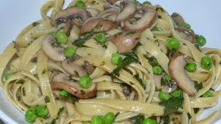 Pasta vegetariana con hongos y albahacas [upl. by Hairym]