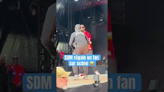 SDM régale un fan sur scène 🤩 sdm concert 92i bolideallemand rapfrancais [upl. by Jemena]