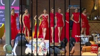 Sejumlah Model Tampilkan Tren Busana 2017 [upl. by Adiana]