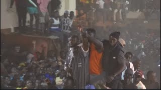 Parcelles Assainies  Modou Lo accueillit en fanfare chez lui après sa victoire [upl. by Nivlak]