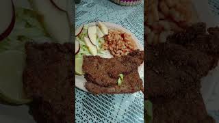 milanesa de res con codito rojo y ensalada comida 😋 [upl. by Nnylyar]