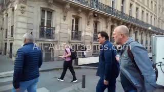 Quentin Tarantino arrives in Paris welcomed by fans but in a rush [upl. by Halima]