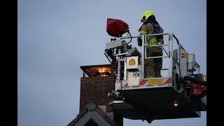 Aankomst brandweer schoorsteenbrand Bergstraat Goirle 28012023 [upl. by Curson]