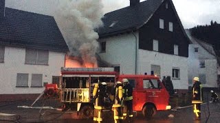 Diemelsee 88Jähriger stirbt bei Wohnhausbrand in Heringhausen [upl. by Eanehs860]