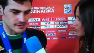 Copa do Mundo 2010 Iker Casillas beija Sara Carbonero em entrevista [upl. by Soirtimid]