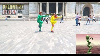 BAILANDO DAME TU COSITA en PÚBLICO  DameTuCosita Challenge en LA CALLE [upl. by Ahsimak24]