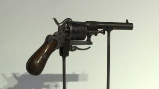 Verlaine tenta de tuer Rimbaud en 1873 le revolver aux enchères [upl. by Gokey976]