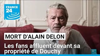 Mort dAlain Delon  des dizaines de personnes viennent lui rendre hommage à Douchy • FRANCE 24 [upl. by Turner701]