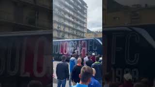 Como Bologna arriva il pullman dei rossoblu allo stadio [upl. by Guillema]