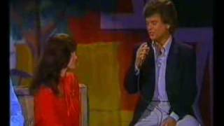 Conway Twitty amp Loretta Lynn  Hello Darlin Live [upl. by Ellenet]