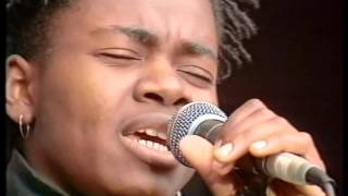 Tracy Chapman Behind the Wall Live 1988 Subtitulos en Español [upl. by Notreve]