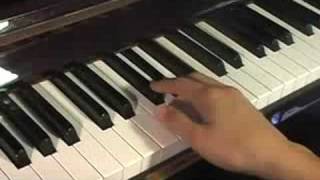 Voice Lessons To Go How to warm up your voice at the piano Part 3 Singing five finger patterns [upl. by Lonee]