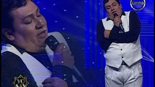 YO SOY 210814 JUAN GABRIEL SORPRENDE CON quotABRAZAME MUY FUERTEquot YO SOY CAMPEON DE CAMPEONES [upl. by Ahseikan]