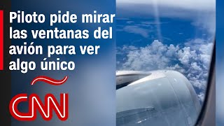 Piloto pide a pasajeros mirar las ventanas del avión para ver el lanzamiento de un cohete al espacio [upl. by Falk]