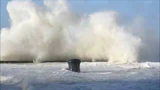 Tempête Eleanor du 3 Janvier 2018 à Wimereux [upl. by Sirrep515]