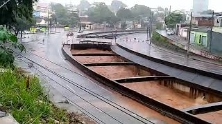 TERRÍVEL ENCHENTE  RIO TRANSBORDA FEIO EM BELO HORIZONTE [upl. by Enisamoht]