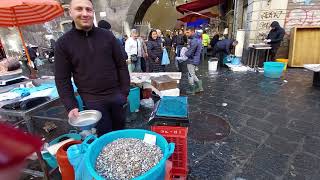 alla quotpescheriaquot di Cataniaoggi si mangia pesce [upl. by Ferdy583]