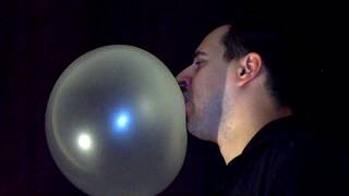 Incredible Giant bubble gum bubbles  Pompas de chicle gigantes [upl. by Idahs515]