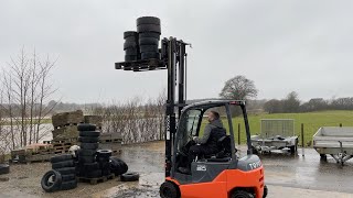 Køb EL gaffeltruck Toyota 8FBM20T inkl lader på Klaravik [upl. by Gristede]