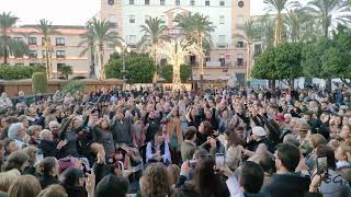 Zambomba del Coro de Navidad de la Hermandad de Las Viñas en la Plaza del Arenal Jerez 2023 [upl. by Akeemat]