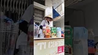 努力勤勞的👍西貢美女老闆娘🥤賣咖啡🇻🇳越南胡志明市 Hoa hậu bán cà phê xuất hiện tại Sài Gòn [upl. by Aerdnaeel]